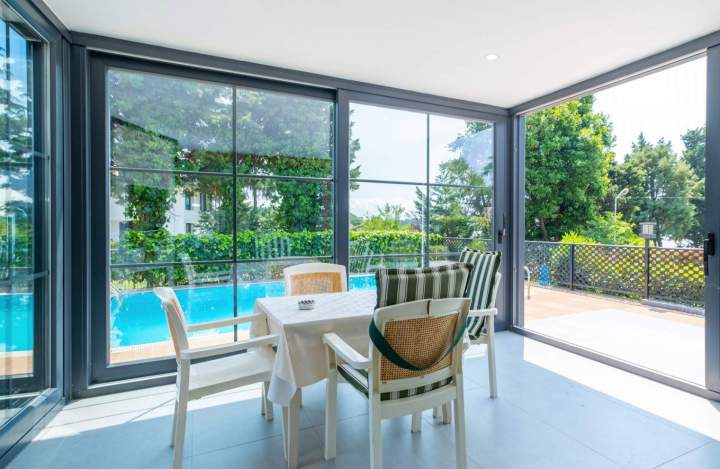 Nettoyage efficace de vérandas, même difficiles d’accès -